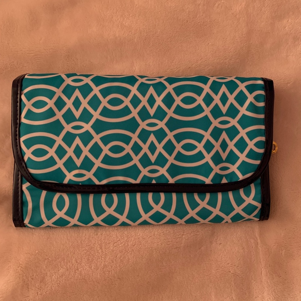 Travel makeup organizer